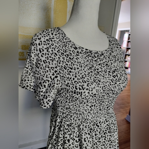 Urban Romantics Leopard Print Women's Flowy Top - Picture 2 of 7